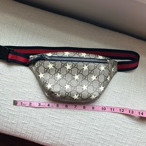 💯 Authentic Gucci Stars Fanny Pack / Belt Bag in excellent used condition